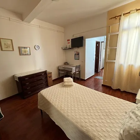 Cc39-q6 Quarto em Acomodações Particulares Funchal (Madeira)